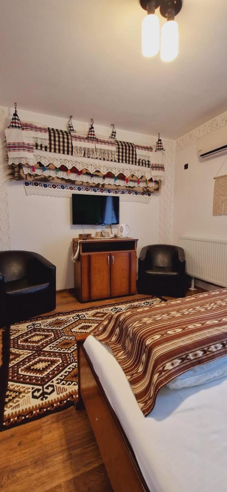 Pensiune Pastravarie La Pintea Haiducu Deseşti Buitenkant foto