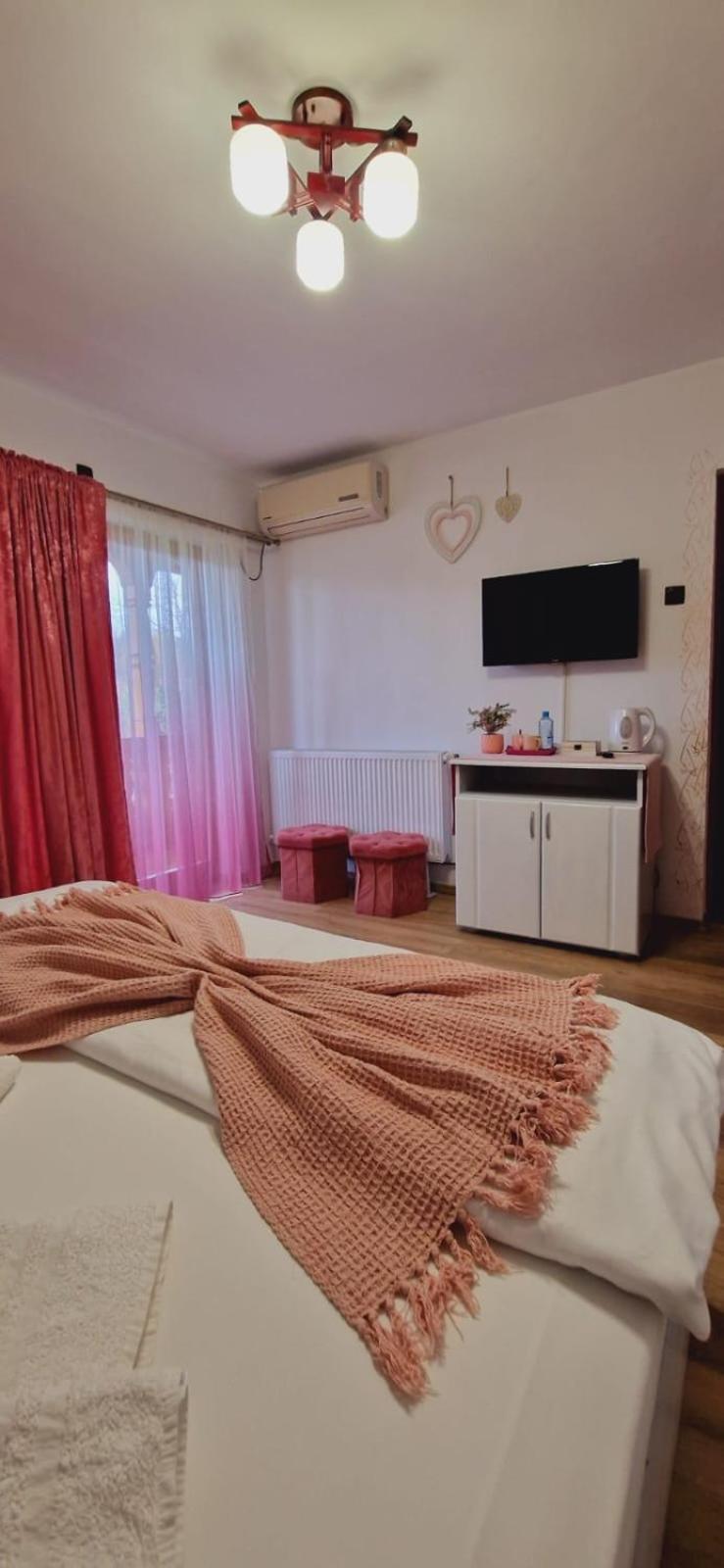 Pensiune Pastravarie La Pintea Haiducu Deseşti Buitenkant foto